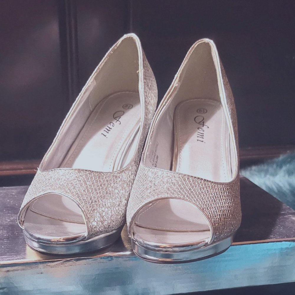 Silver evening shoe
